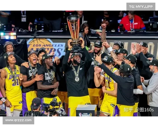 NBA季后赛生死战激烈对决 球员拼尽全力争夺冠军荣耀